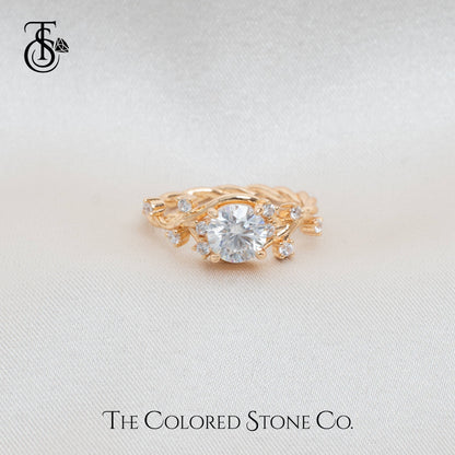 Fayra Ring- Moissanite